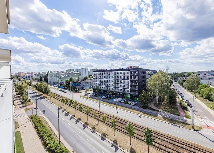 Fajny Apartament Z Parkingiem, Obok Metra.