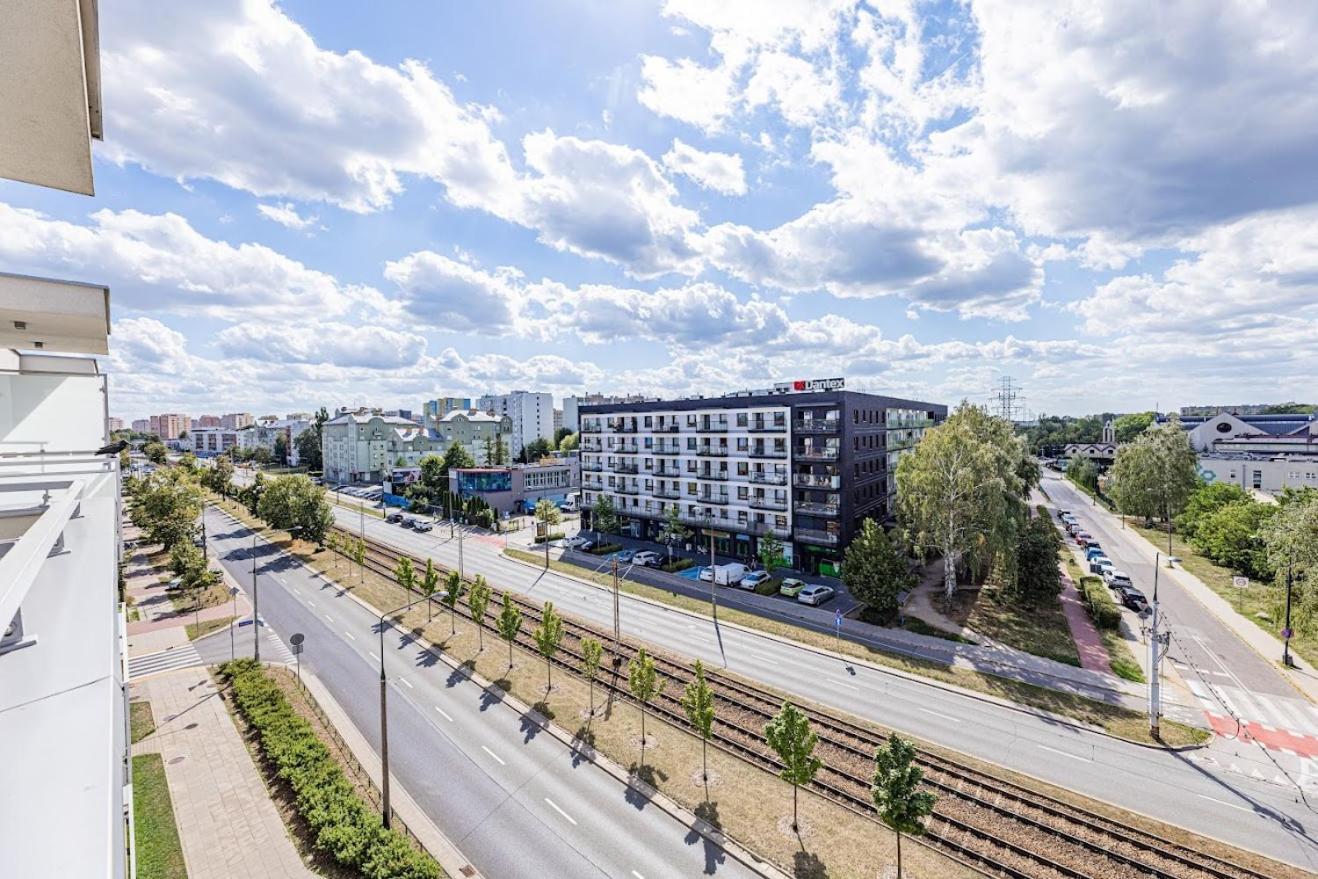 Apartment Z Parkingiem, Obok Metra.