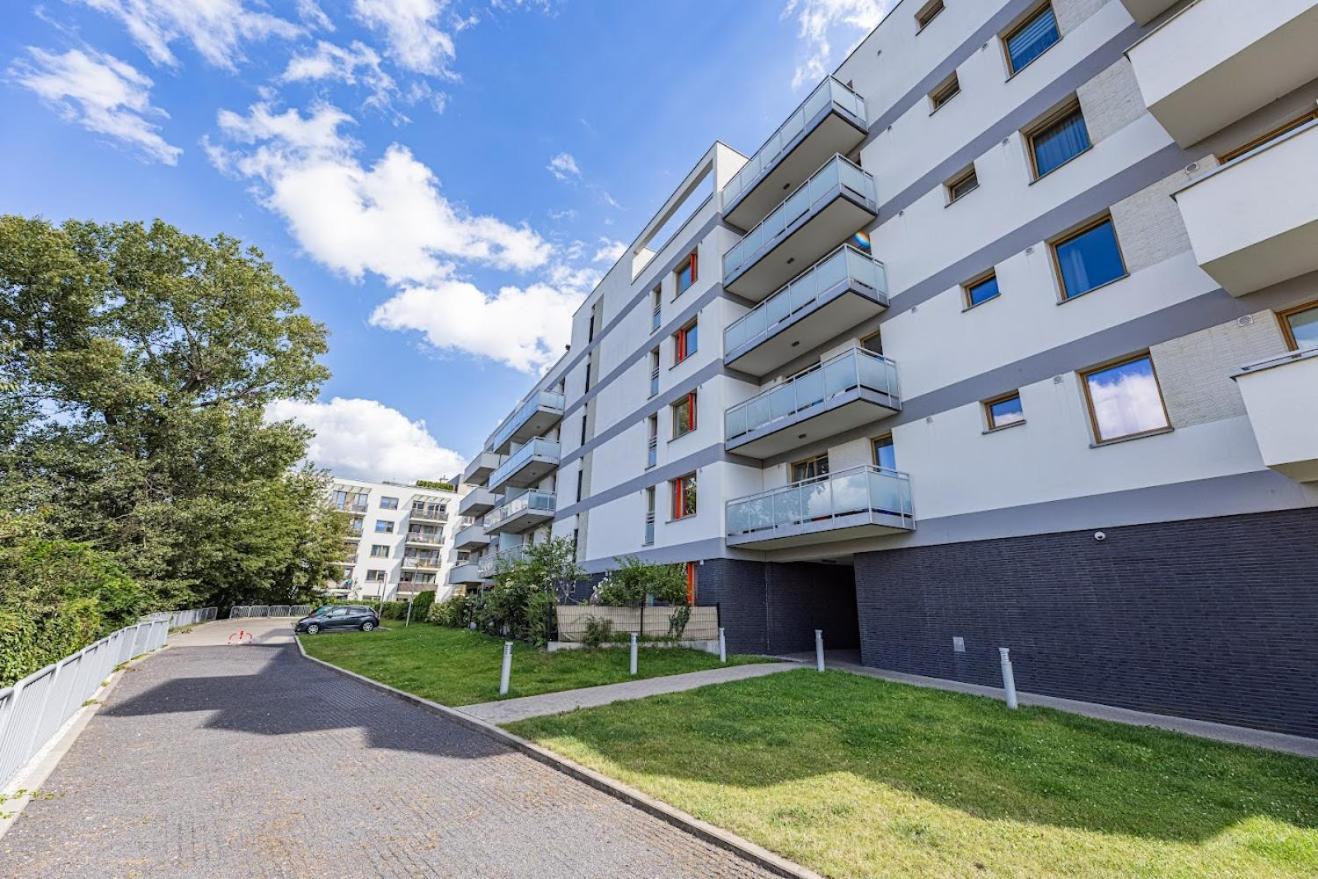 Apartamento Z Parkingiem, Obok Metra. *