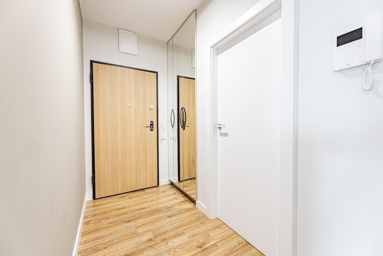 Apartamento Z Parkingiem, Obok Metra. *